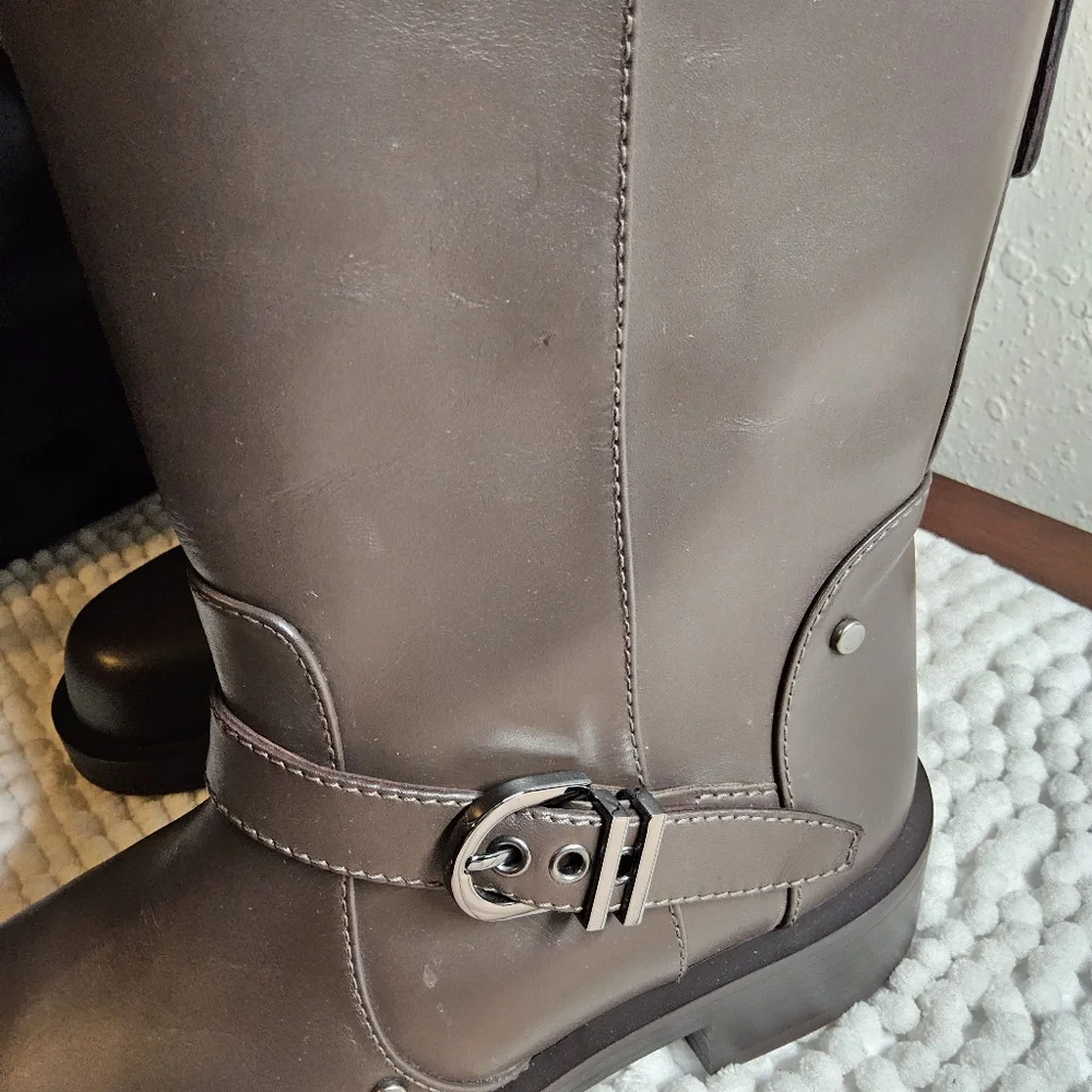 Stuart Weitzman womens 6.5 maverick pull on boots